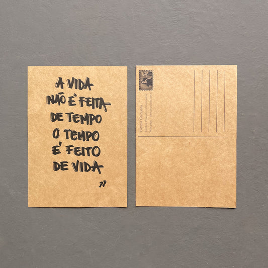 Cartão Postal: A vida não é feita de tempo. O tempo é feito de vida.